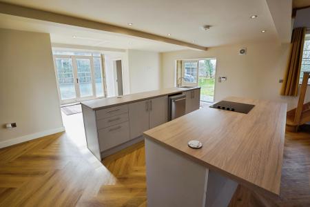 2 bedroom Detached house to let in Hickleton Hall, Doncaster, DN5