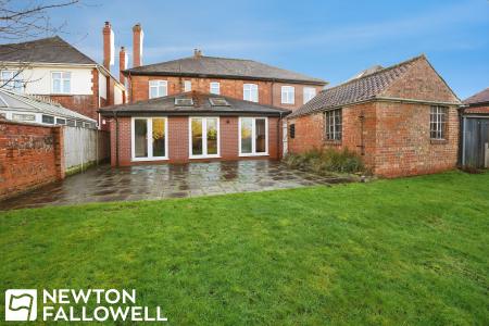 5 bedroom Detached house for sale in North Road, Retford, DN22