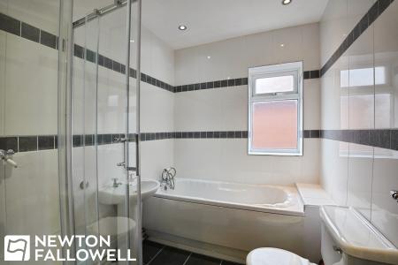 5 bedroom Detached house for sale in North Road, Retford, DN22