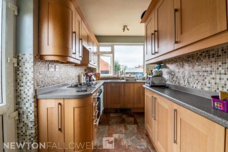 3 bedroom Semi-detached house to let in Harewood Avenue, Retford, DN22