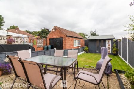 3 bedroom Semi-detached house to let in Harewood Avenue, Retford, DN22