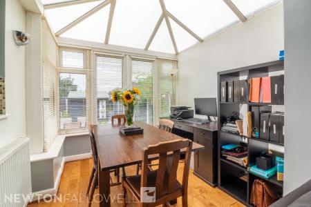 3 bedroom Semi-detached house to let in Harewood Avenue, Retford, DN22