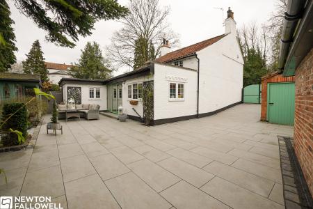 3 bedroom Detached house for sale in London Road, Retford, DN22