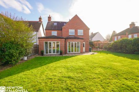 6 bedroom Detached house for sale in Rectors Gate, Retford, DN22