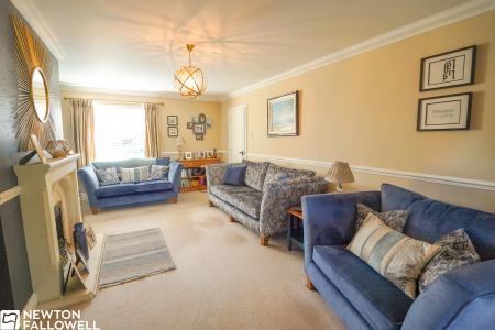 6 bedroom Detached house for sale in Rectors Gate, Retford, DN22