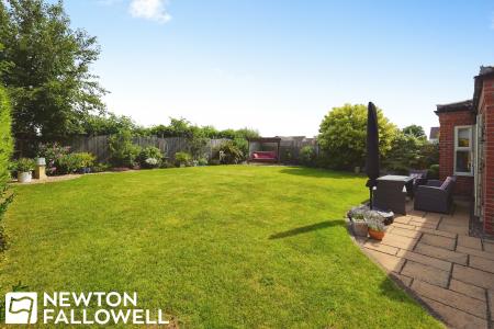 6 bedroom Detached house for sale in Rectors Gate, Retford, DN22