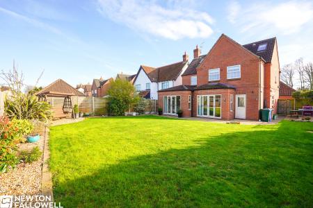 6 bedroom Detached house for sale in Rectors Gate, Retford, DN22