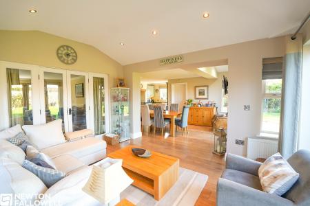 6 bedroom Detached house for sale in Rectors Gate, Retford, DN22