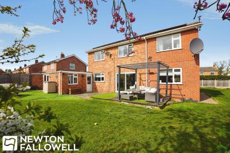 4 bedroom Detached house for sale in Grove Coach Road, Retford, DN22