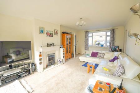 4 bedroom Detached house for sale in Grove Coach Road, Retford, DN22