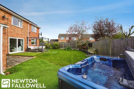 4 bedroom Detached house for sale in Grove Coach Road, Retford, DN22