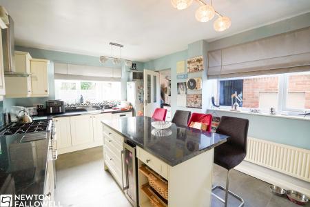 4 bedroom Detached house for sale in Grove Coach Road, Retford, DN22