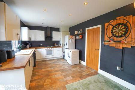 3 bedroom Semi-detached house for sale in Trent Street, Retford, DN22