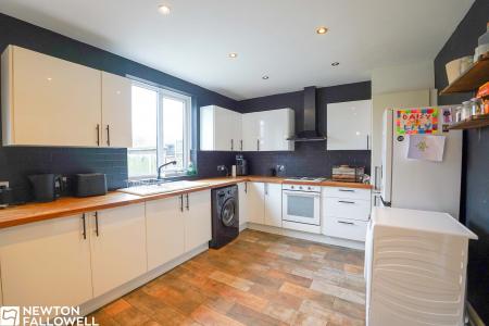 3 bedroom Semi-detached house for sale in Trent Street, Retford, DN22