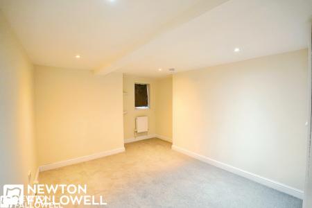 2 bedroom Flat to let in Victoria Road, Retford, DN22