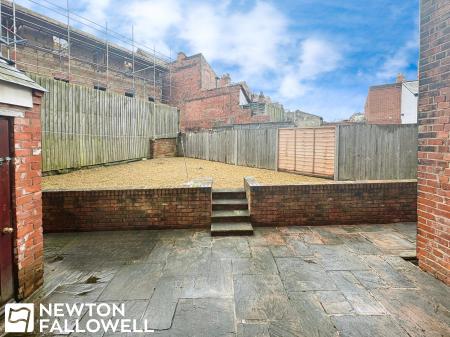 2 bedroom Flat to let in Victoria Road, Retford, DN22