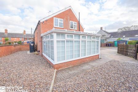 3 bedroom Semi-detached house for sale in Great North Road, Gamston, DN22