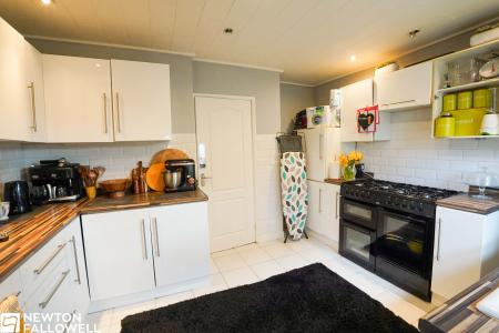 3 bedroom Semi-detached house for sale in Denman Close, Retford, DN22
