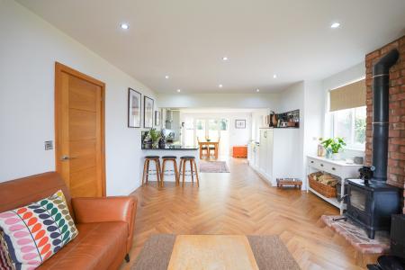 4 bedroom Detached house for sale in Top Street, Askham, NG22