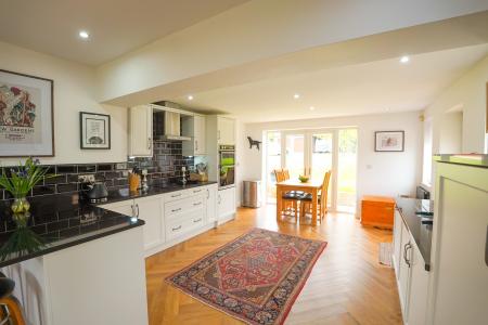 4 bedroom Detached house for sale in Top Street, Askham, NG22