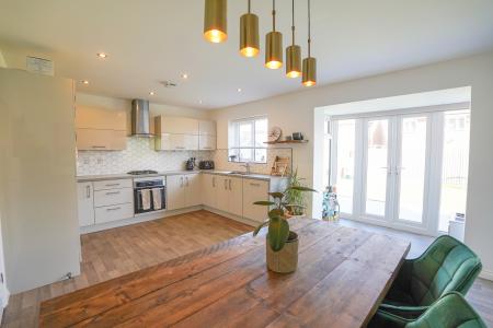 4 bedroom Detached house for sale in Monsella Grove, Retford, DN22