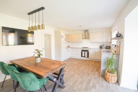 4 bedroom Detached house for sale in Monsella Grove, Retford, DN22