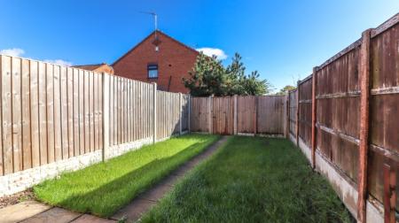 2 bedroom Terraced House to let in Holdenby Close, Retford, DN22