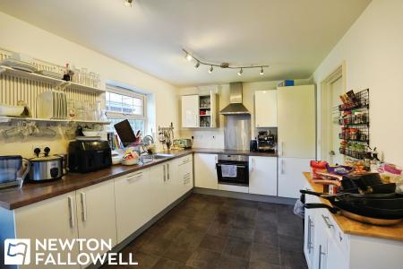 5 bedroom Detached house for sale in Headingly Road, Retford, DN22