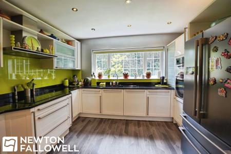 4 bedroom Detached house for sale in Chequers Close, Ranby, DN22