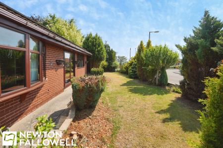 2 bedroom Bungalow for sale in Orchard Drive, Rampton, DN22