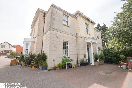 2 bedroom Apartment for sale in Hollymount, Retford, DN22