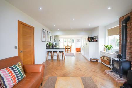 4 bedroom Detached house for sale in Top Street, Askham, NG22