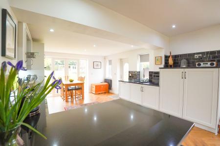 4 bedroom Detached house for sale in Top Street, Askham, NG22
