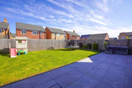 4 bedroom Detached house for sale in Monsella Grove, Retford, DN22