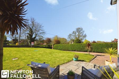 5 bedroom Detached bungalow for sale in Fingle Street, North Leverton, DN22