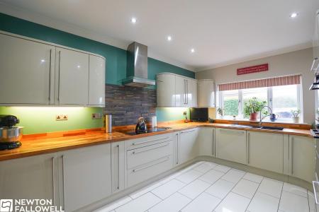 5 bedroom Detached bungalow for sale in Fingle Street, North Leverton, DN22