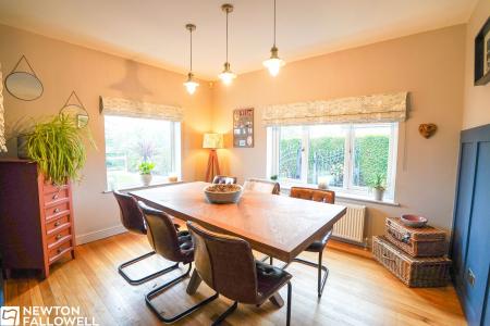 5 bedroom Detached bungalow for sale in Fingle Street, North Leverton, DN22