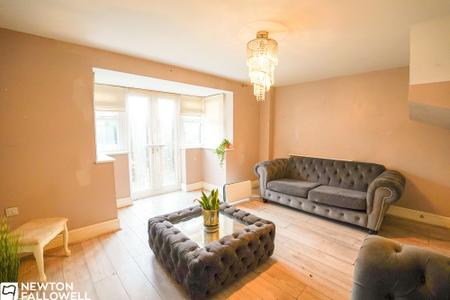 4 bedroom Semi-detached house for sale in Queen Street, Retford, DN22