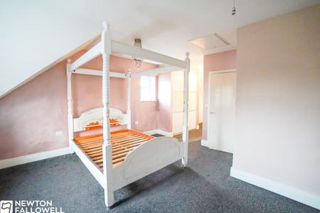 4 bedroom Semi-detached house for sale in Queen Street, Retford, DN22