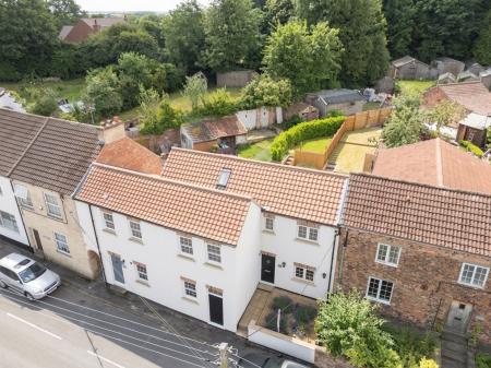 3 bedroom Terraced House for sale in High Street, Gringley-On-The-Hill, DN10