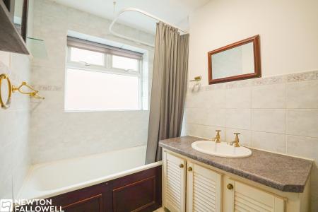 2 bedroom Detached bungalow for sale in Oaklands Lane, Retford, DN22