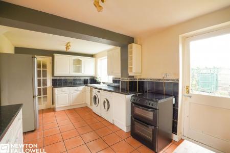 3 bedroom Semi-detached house for sale in Kingsmead, Retford, DN22