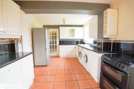 3 bedroom Semi-detached house for sale in Kingsmead, Retford, DN22