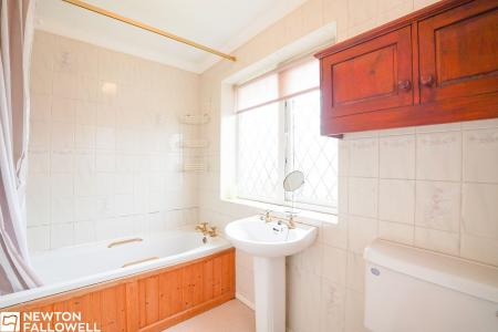 3 bedroom Semi-detached house for sale in Kingsmead, Retford, DN22