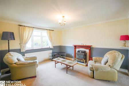 3 bedroom Semi-detached house for sale in Kingsmead, Retford, DN22