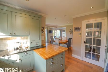 6 bedroom Detached house for sale in Rectors Gate, Retford, DN22