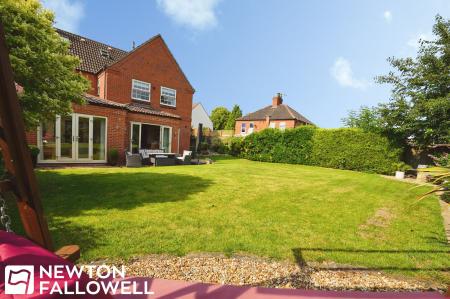 6 bedroom Detached house for sale in Rectors Gate, Retford, DN22
