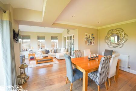 6 bedroom Detached house for sale in Rectors Gate, Retford, DN22