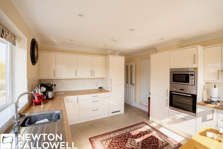 3 bedroom Detached bungalow for sale in Cornwall Road, Retford, DN22