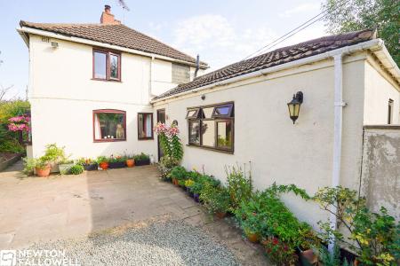 3 bedroom Semi-detached house for sale in Great North Road, Tuxford, NG22